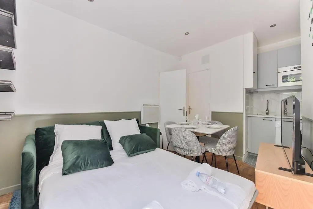 Independant Flat Pro Canal St Martin&train Station Paris
